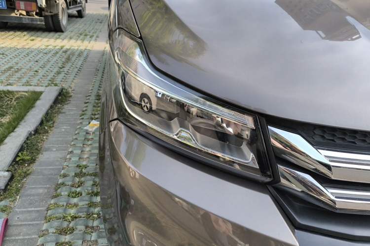 Used Huasong 7 2017 2.0T Automatic Elite Edition Right Front Headlight