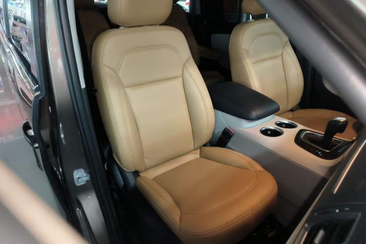 Used Huasong 7 2017 2.0T Automatic Standard Edition Right Front Seat