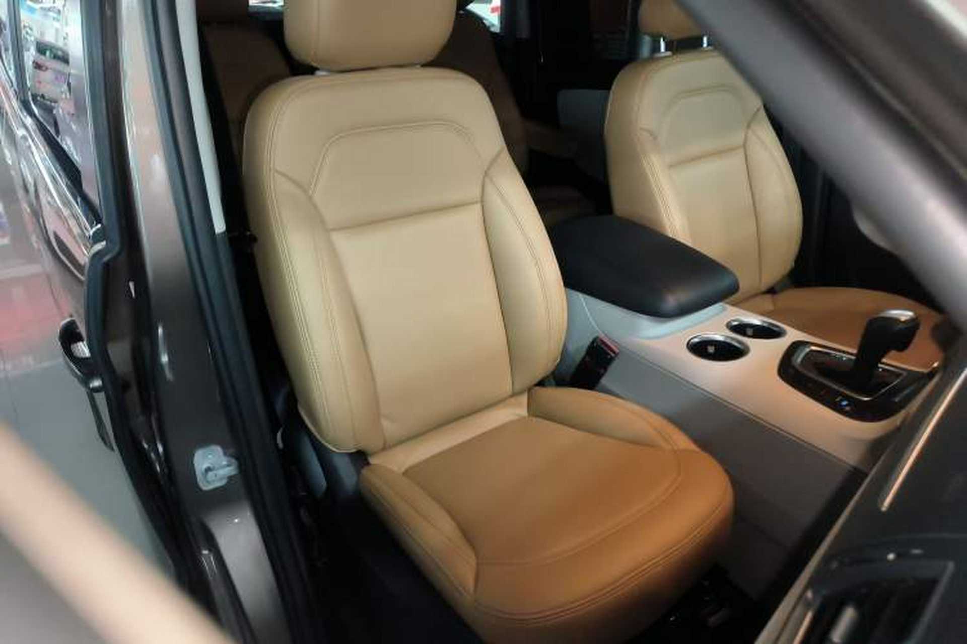 Used Huasong 7 2017 2.0T Automatic Standard Edition Right Front Seat