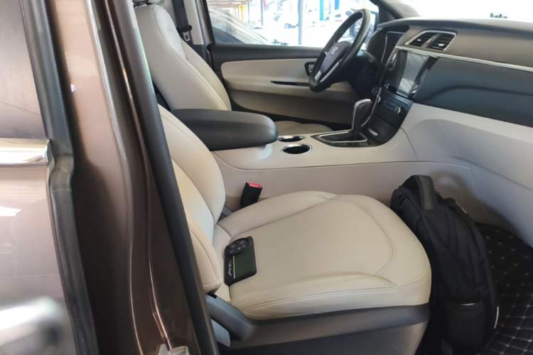 Used Huasong 7 2017 2.0T Automatic Standard Edition Right Front Seat