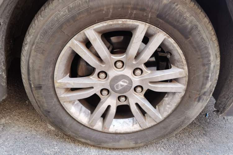 Used Huasong 7 2017 2.0T Automatic Standard Edition Right Front Wheel Hub