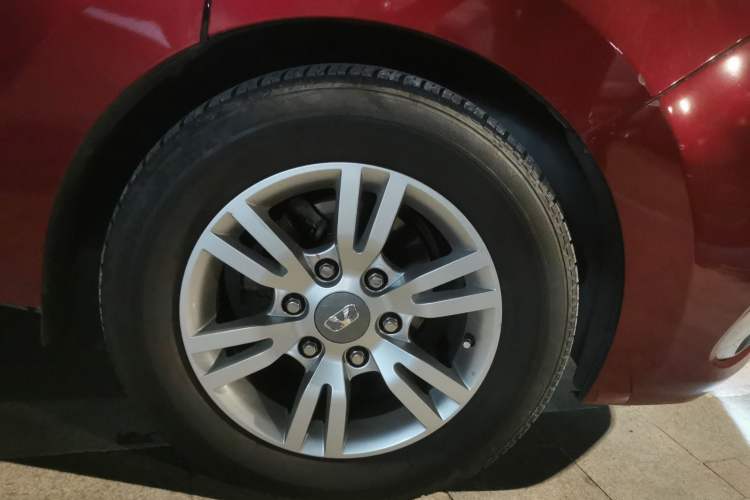 Used Huasong 7 2017 2.0T Automatic Elite Edition Right Front Wheel Hub