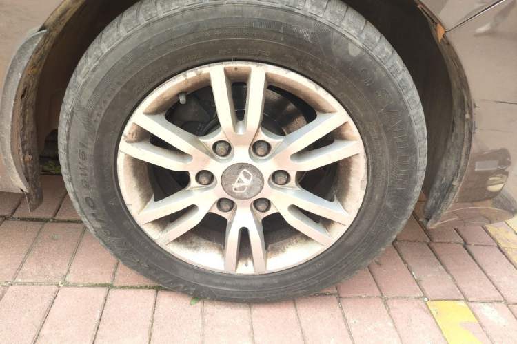 Used Huasong 7 2017 2.0T Automatic Elite Edition Right Front Wheel Hub
