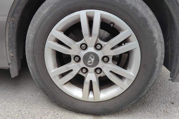 Used Huasong 7 2017 2.0T Automatic Elite Edition Right Front Wheel Hub