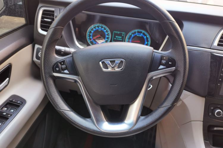 Used Huasong 7 2017 2.0T Automatic Standard Edition Steering Wheel