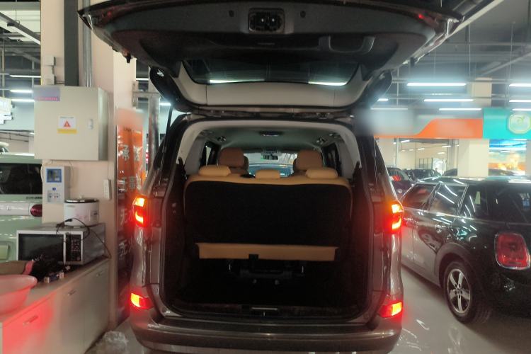 Used Huasong 7 2017 2.0T Automatic Standard Edition Trunk