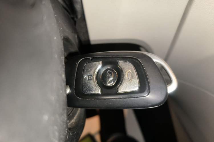 Used Huasong 7 2017 2.0T Automatic Standard Edition Vehicle Key