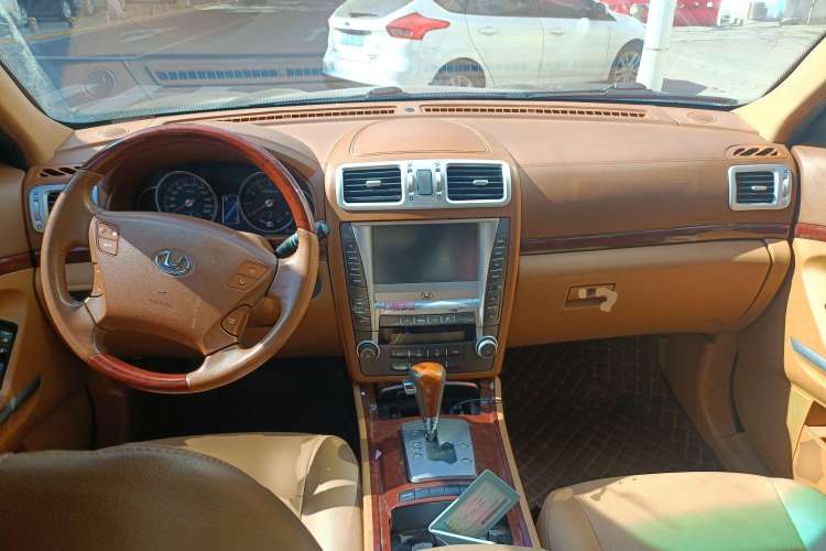 Used Huatai Boliger 2012 1.8T Automatic Two-Wheel Drive Executive Version Center Console