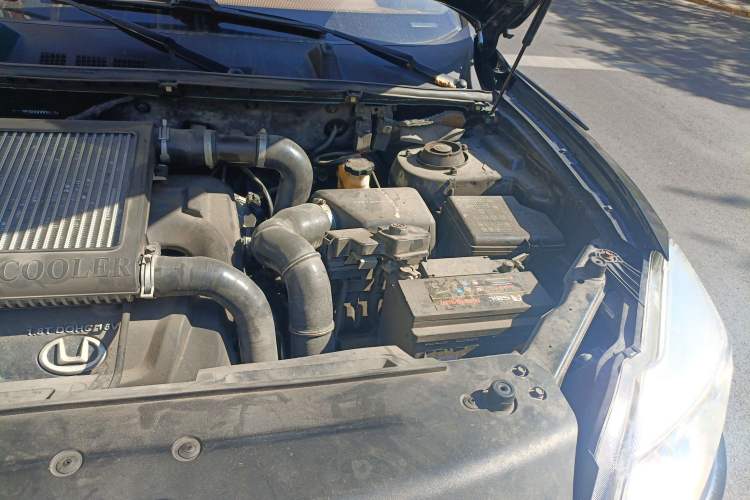 Used Huatai Boliger 2012 1.8T Automatic Two-Wheel Drive Executive Version Engine Bay Left