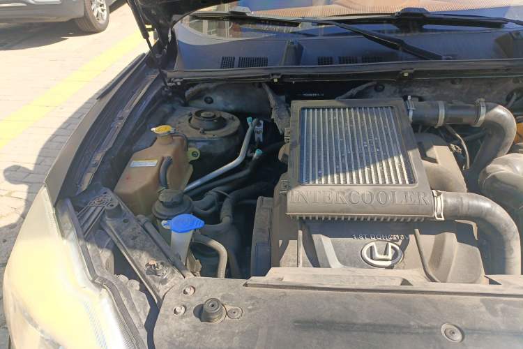 Used Huatai Boliger 2012 1.8T Automatic Two-Wheel Drive Executive Version Engine Bay Right