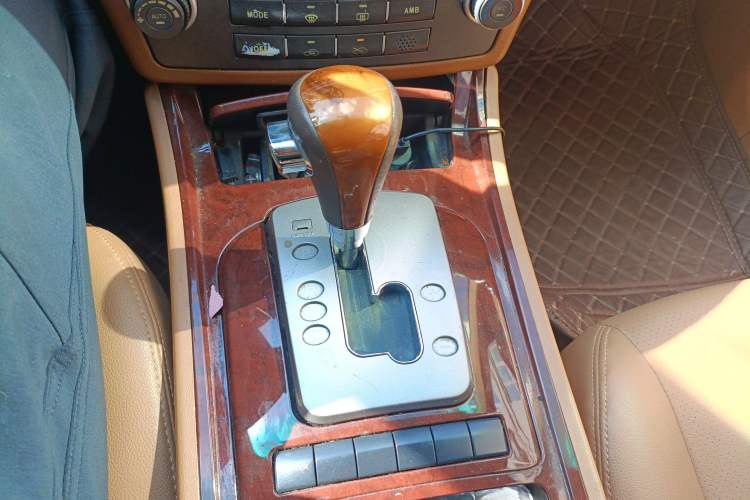 Used Huatai Boliger 2012 1.8T Automatic Two-Wheel Drive Executive Version Gear Lever