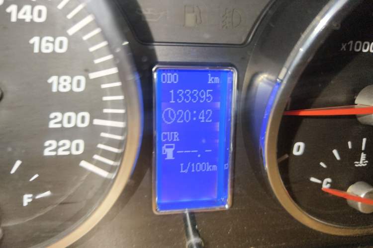 Used Huatai Boliger 2012 1.8T Manual Two-Wheel Drive Urban Edition Odometer Close Up