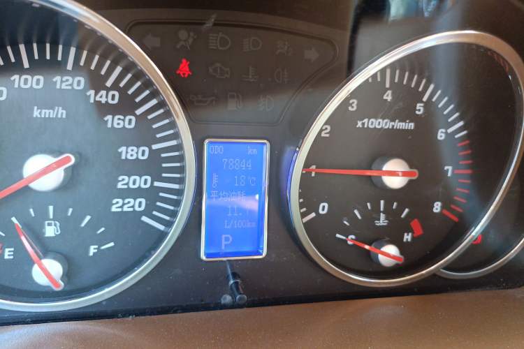 Used Huatai Boliger 2012 1.8T Automatic Two-Wheel Drive Executive Version Odometer Close Up