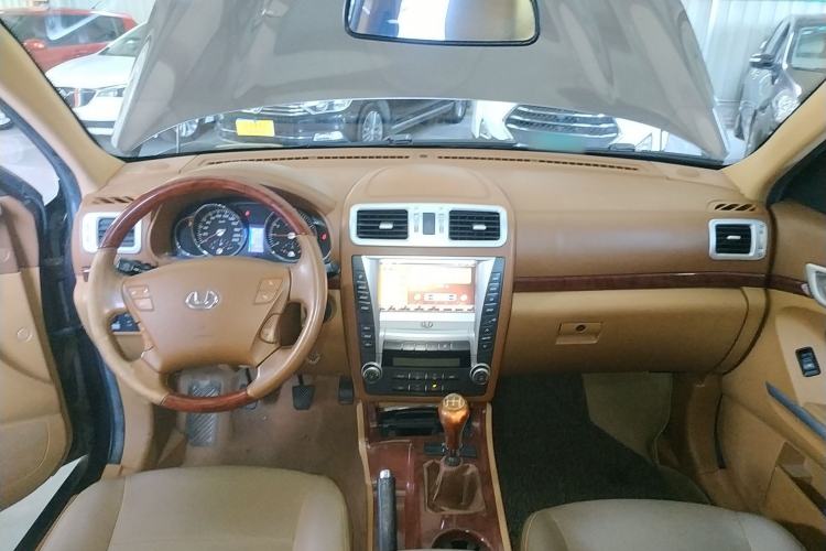 Used Huatai Boliger 2012 1.8T Manual Two-Wheel Drive Smart Edition Center Console