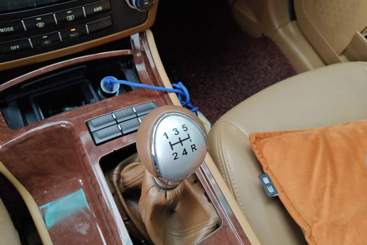 Used Huatai Boliger 2012 1.8T Manual Two-Wheel Drive Smart Edition Gear Lever