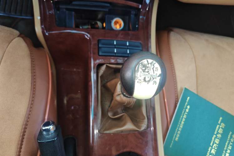 Used Huatai Boliger 2012 1.8T Manual Two-Wheel Drive Smart Edition Gear Lever