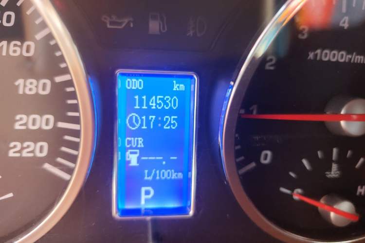 Used Huatai Boliger 2012 1.8T Automatic Two-Wheel Drive Business Edition Odometer Close Up