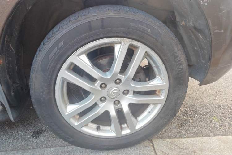 Used Huatai Boliger 2012 1.8T Manual Two-Wheel Drive Smart Edition Right Front Wheel Hub
