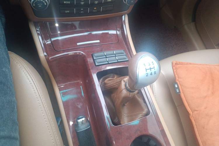 Used Huatai Boliger 2012 1.8T Manual Two-Wheel Drive Smart Edition Gear Lever