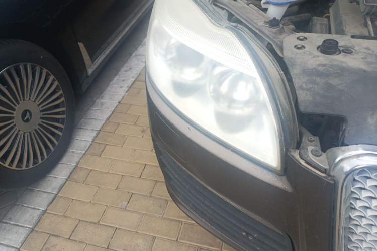 Used Huatai Boliger 2012 1.8T Manual Two-Wheel Drive Smart Edition Right Front Headlight