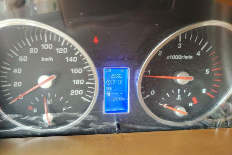 Used Huatai Boliger 2012 2.0T Manual Two-Wheel Drive Zhihui Edition Odometer Close Up