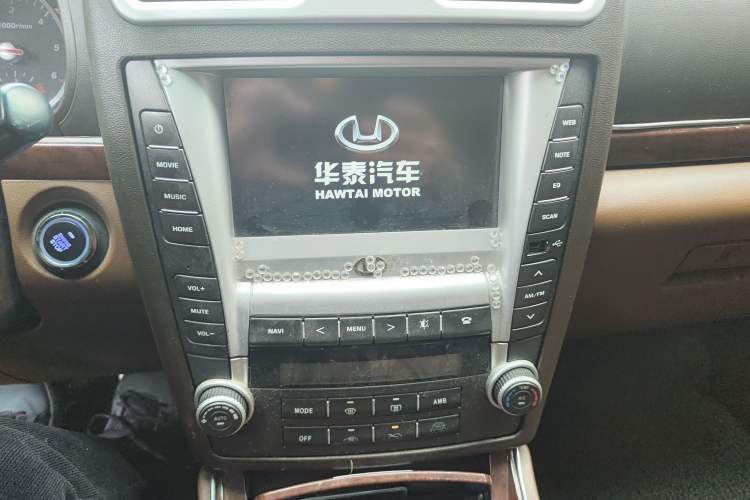 Used Huatai Boliger 2013 2.0T Manual Two-Wheel Drive ZhiZun Edition Audio And AC Panel
