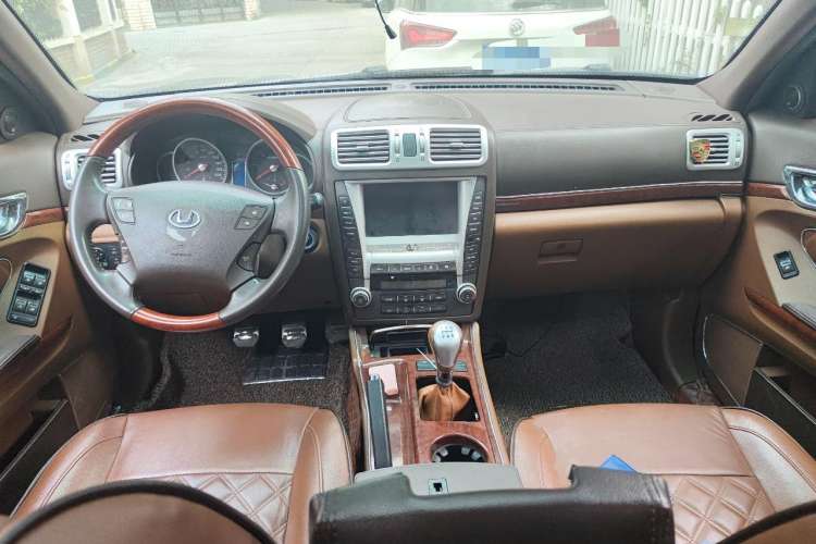 Used Huatai Boliger 2013 2.0T Manual Two-Wheel Drive ZhiZun Edition Center Console