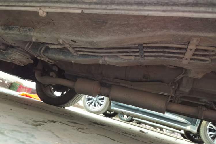 Used Huatai Boliger 2013 2.0T Manual Two-Wheel Drive ZhiZun Edition Chassis Front Left