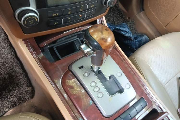Used Huatai Boliger 2013 1.8T Automatic Two-Wheel Drive Zhihui Edition Gear Lever