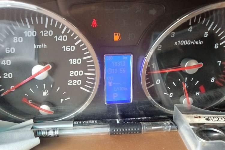 Used Huatai Boliger 2013 1.8T Automatic Two-Wheel Drive Zhihui Edition Odometer Close Up