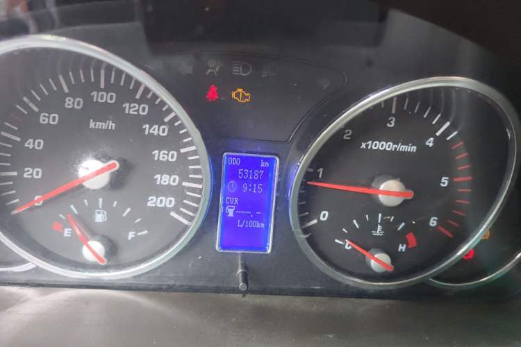 Used Huatai Boliger 2013 2.0T Manual Two-Wheel Drive ZhiZun Edition Odometer Close Up