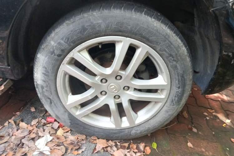 Used Huatai Boliger 2013 1.8T Automatic Two-Wheel Drive Zhihui Edition Right Front Wheel Hub