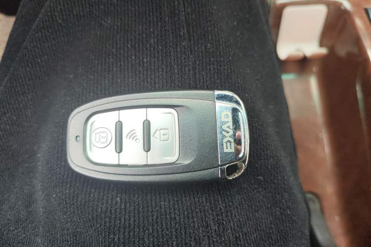 Used Huatai Boliger 2013 2.0T Manual Two-Wheel Drive ZhiZun Edition Vehicle Key