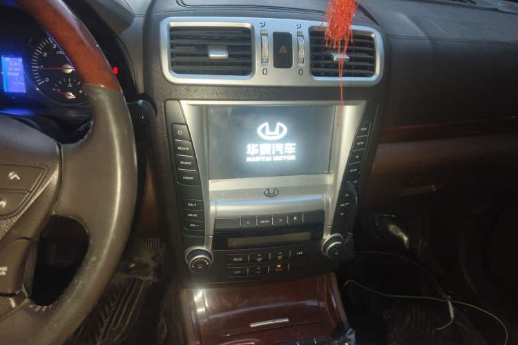 Used Huatai Boliger 2013 1.8T Manual Two-Wheel Drive ZhiZun Edition Audio And AC Panel