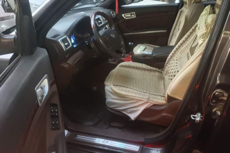 Used Huatai Boliger 2013 1.8T Manual Two-Wheel Drive ZhiZun Edition Driver Seat