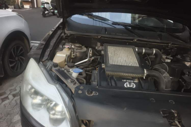 Used Huatai Boliger 2013 1.8T Manual Two-Wheel Drive ZhiZun Edition Engine Bay Right