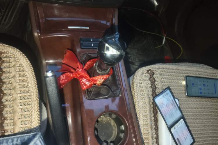 Used Huatai Boliger 2013 1.8T Manual Two-Wheel Drive ZhiZun Edition Gear Lever