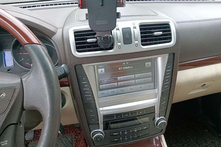 Used Huatai Boliger 2014 1.8T Manual Two-Wheel Drive Smart Edition Audio And AC Panel