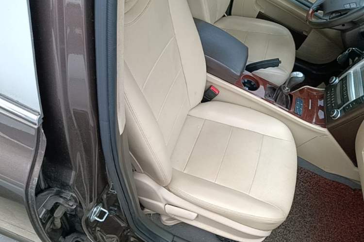 Used Huatai Boliger 2014 1.8T Manual Two-Wheel Drive Smart Edition Right Front Seat