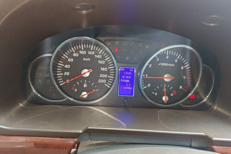 Used Huatai Boliger 2016 1.8T Manual Two-Wheel Drive Luxury Model Odometer Close Up