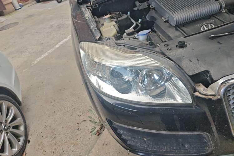 Used Huatai Boliger 2016 1.8T Manual Two-Wheel Drive Luxury Model Right Front Headlight