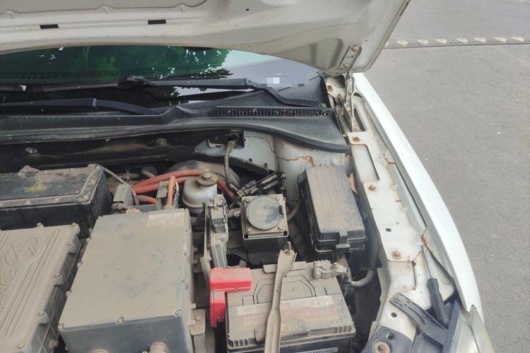 Used Huatai New Energy iEV230 2017 Elite Model Engine Bay Left