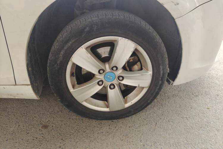 Used Huatai New Energy iEV230 2017 Elite Model Right Front Wheel Hub