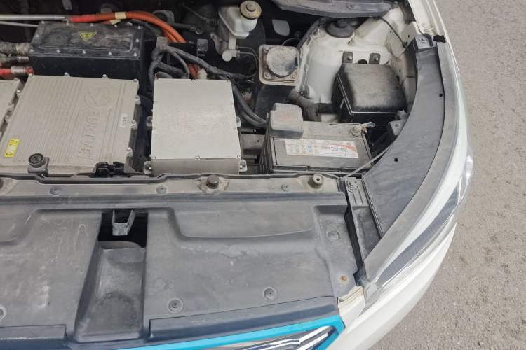 Used Huatai New Energy XEV260 2016 Elite Model Engine Bay Left
