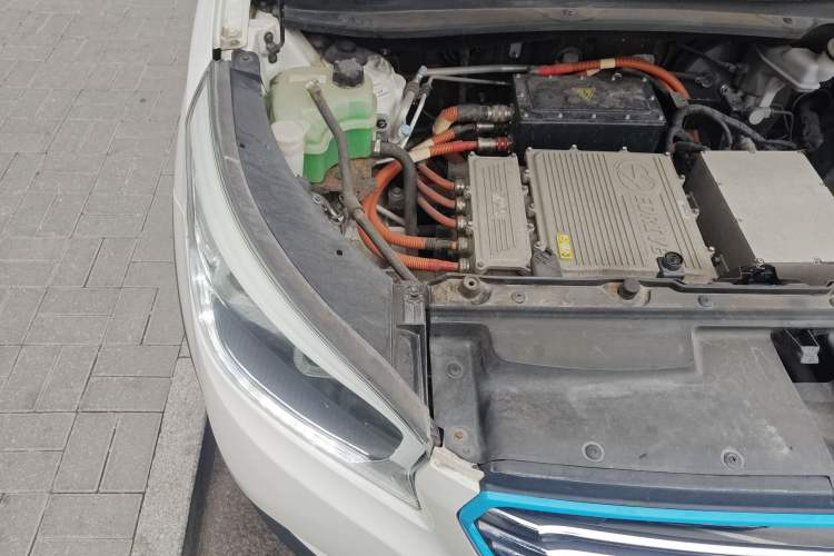 Used Huatai New Energy XEV260 2016 Elite Model Engine Bay Right