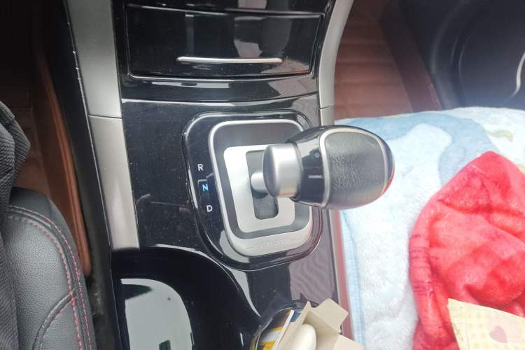 Used Huatai New Energy XEV260 2016 Elite Model Gear Lever