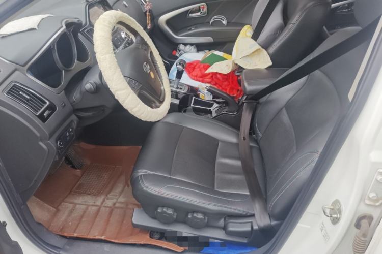 Used Huatai New Energy XEV260 2016 Elite Model Left Front Seat