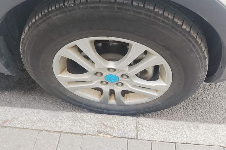 Used Huatai New Energy XEV260 2016 Elite Model Right Front Wheel Hub