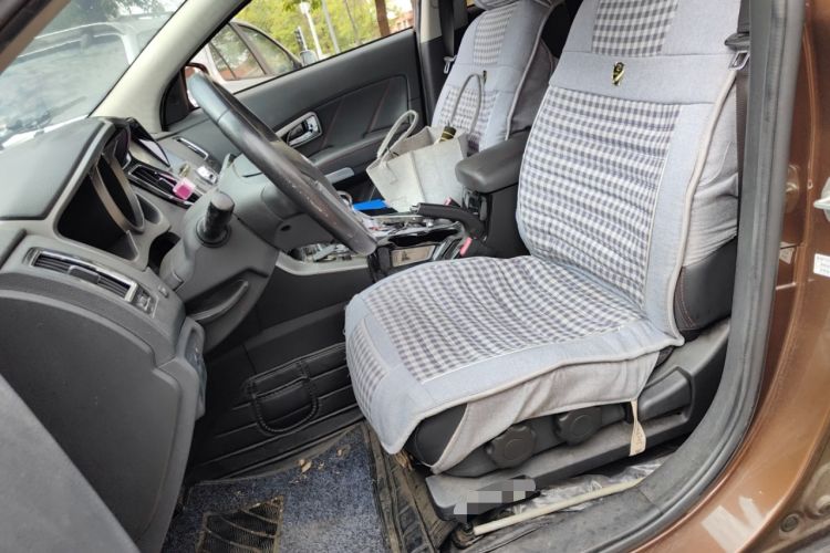 Used Huatai New Energy XEV260 2017 Elite Model Left Front Seat