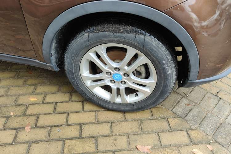 Used Huatai New Energy XEV260 2017 Elite Model Right Front Wheel Hub